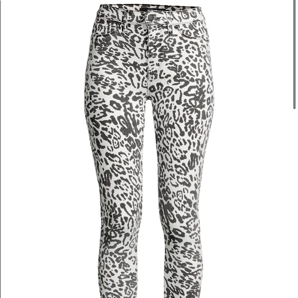 Hudson Jeans
Barbara High-Rise Leopard Skinny Jeans - Picture 2 of 9